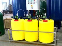 <b>全自动一体化加药装置</b>